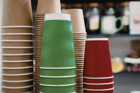 Filiżanki do kawy z pojedynczą czy podwójną ścianką? Przewodnik producenta